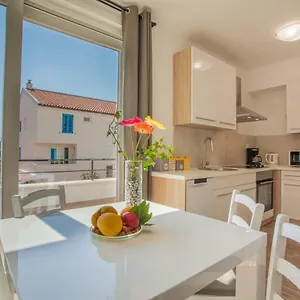 Apartman D, Cres